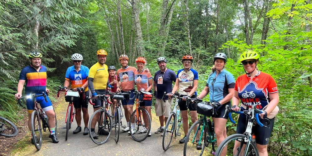 Nikki (right) with a number of the 2023 Olympic Peninsula team.